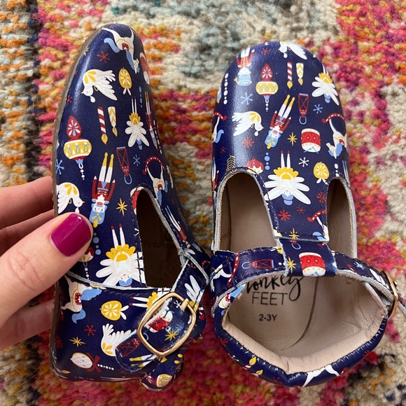 Monkey Feet Christmas Shoe🎁🥁 - Picture 1 of 5